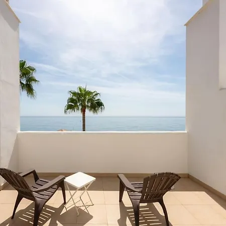 Ocean Front 4b Townhouse With Garden Estepona
