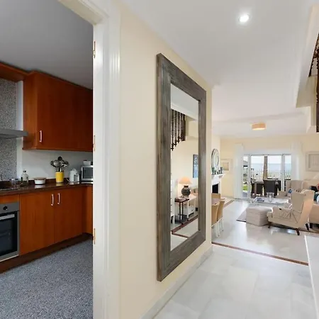 Ocean Front 4b Townhouse With Garden Semesterbostad *